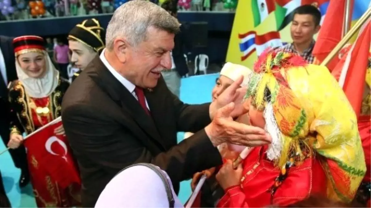 Dünya Çocukları Hünerlerini Dünya Barışı İçin Sergiledi