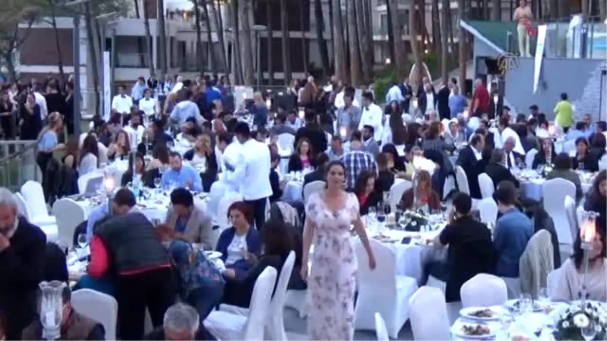 Hanım Köylü' Ekibi İlk Bölümü Galayla İzledi