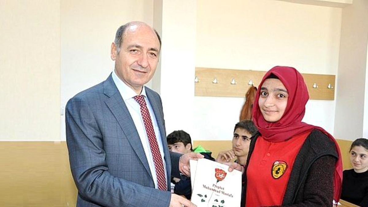 Hz.Muhammed\'i Anlatan İngilizce Kitap Dağıtıldı