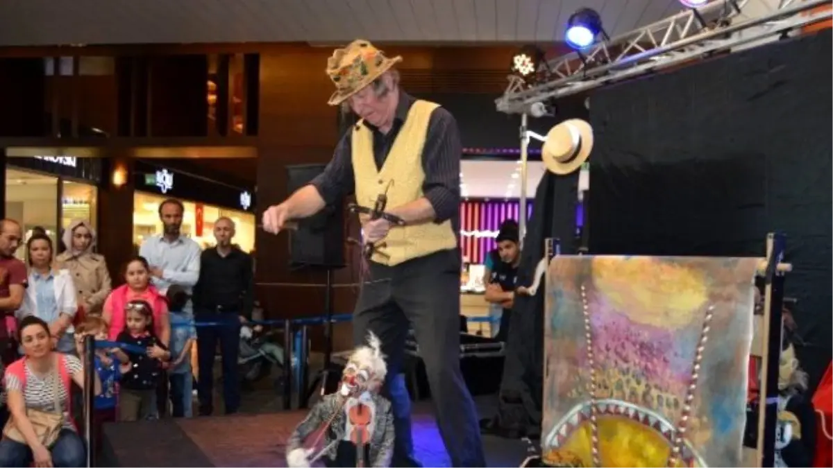 Kayseri Forum 23 Nisan\'da Çocukları Kukla ile Eğlendirdi