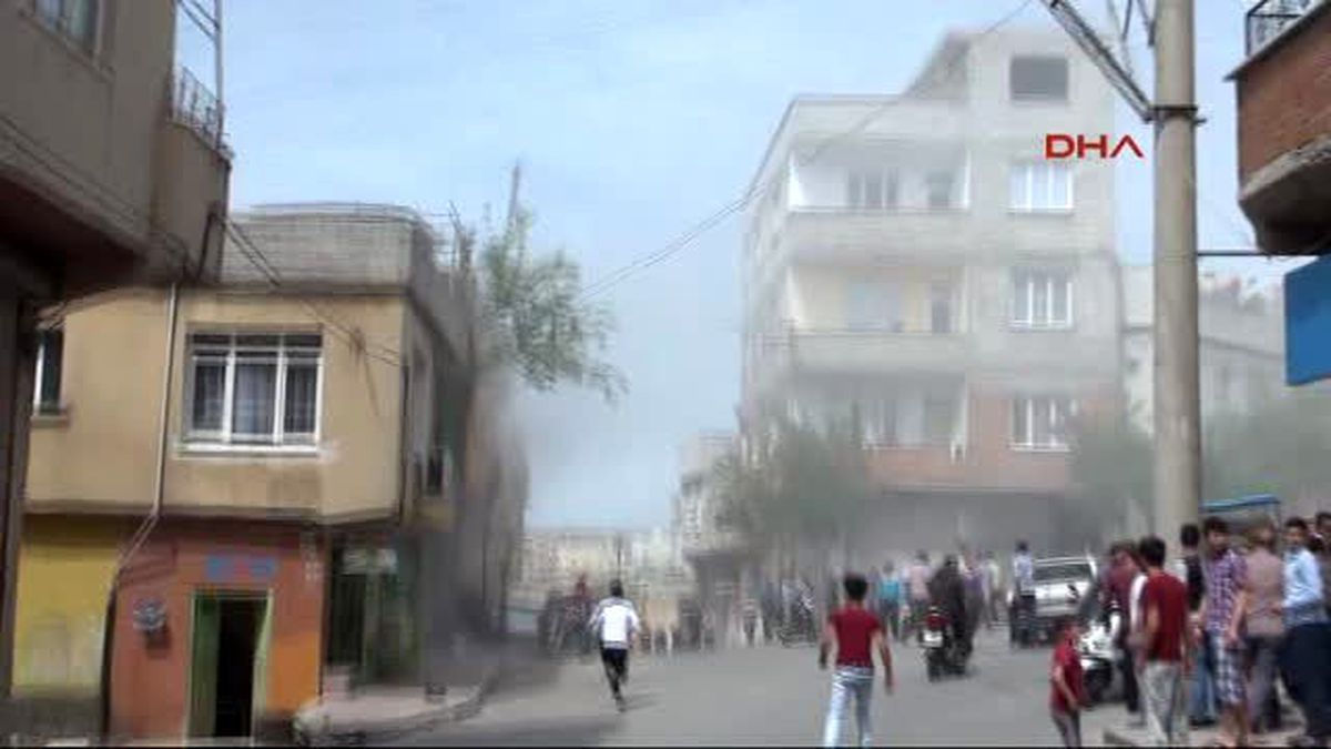 Kilis\' Te Demirciler Mahallesine Suriye Tarafından Atılan Roketatar Mermisi Düştü-1