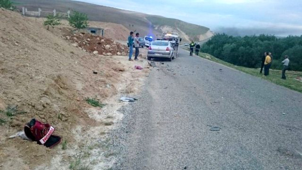 Motosiklet ile Otomobil Çarpıştı: 1 Ölü