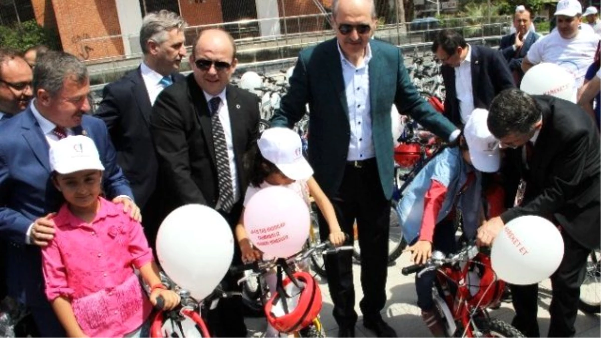 Numan Kurtulmuş Çocuklara Bisiklet Dağıttı