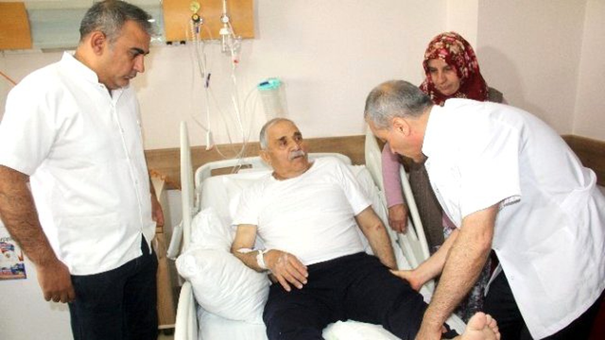 Yatalak Geldiği Hastaneden Yürüyerek Çıktı