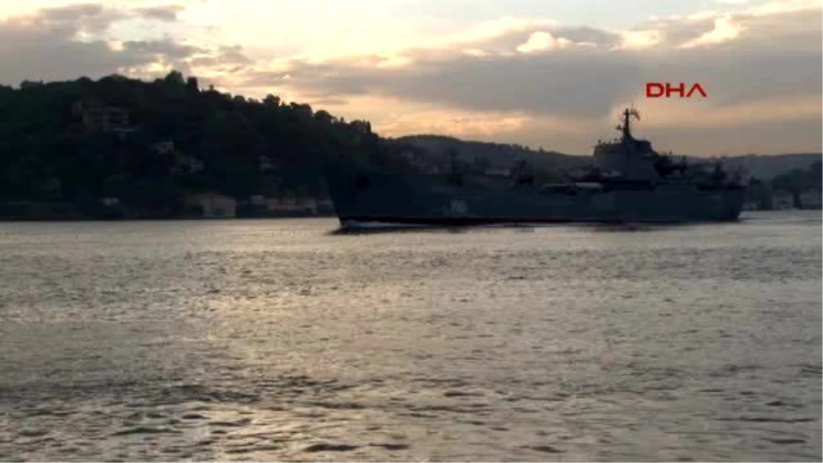 Rus Savaş Gemisi \'Saratov\' İstanbul Boğazından Geçti