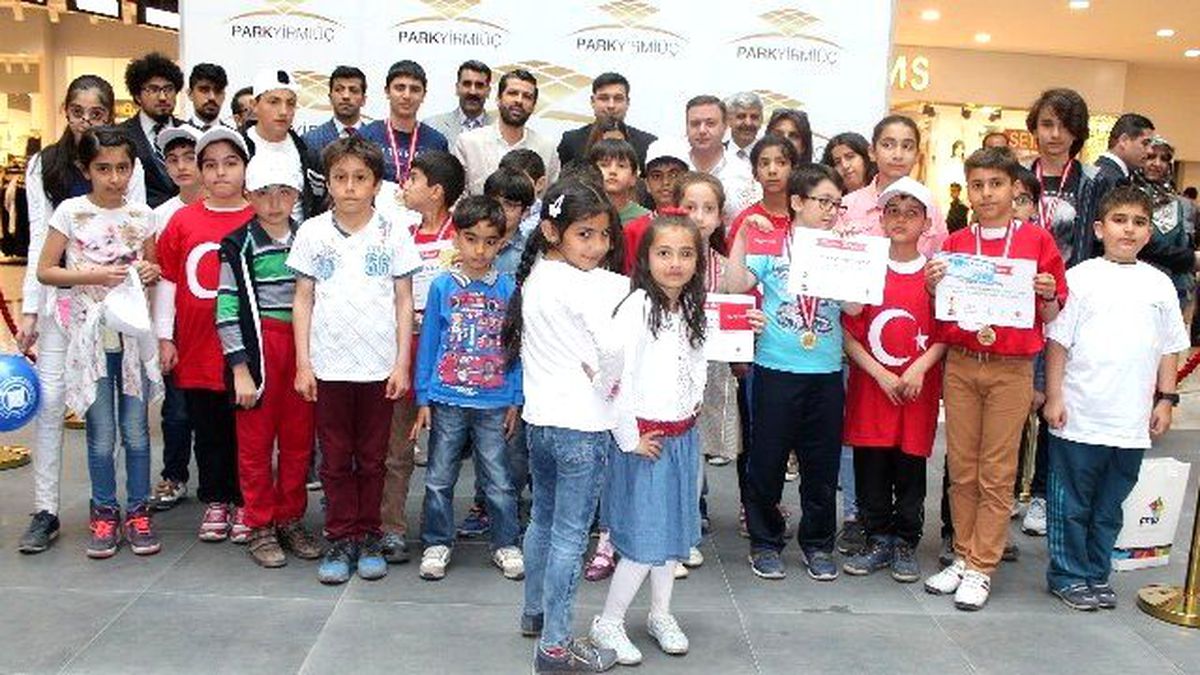 Satranç Turnuvasında Dereceye Girenlere Ödülleri Verildi
