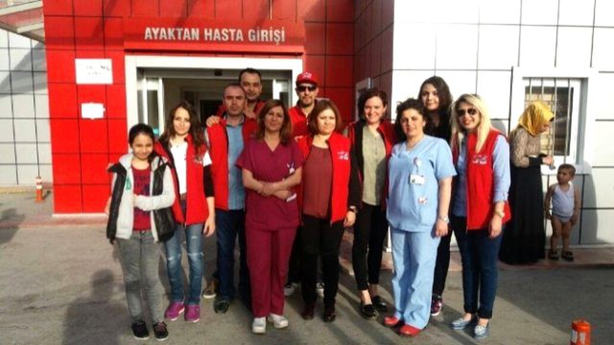 Vos 26 Otomobil Kulübü Çocukları Unutmadı