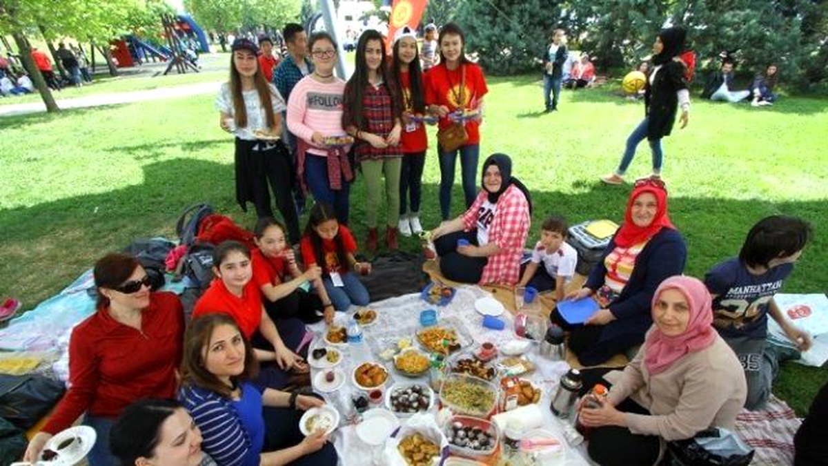 Yabancı Öğrenciler Horon Tepti, Dünyaya Barış Mesajı Verdi