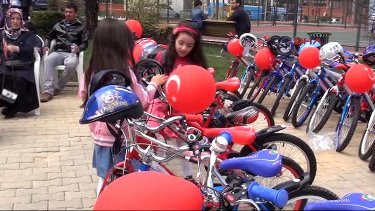 Zonguldak\'ta 116 Öğrenciye Bisiklet Dağıtıldı