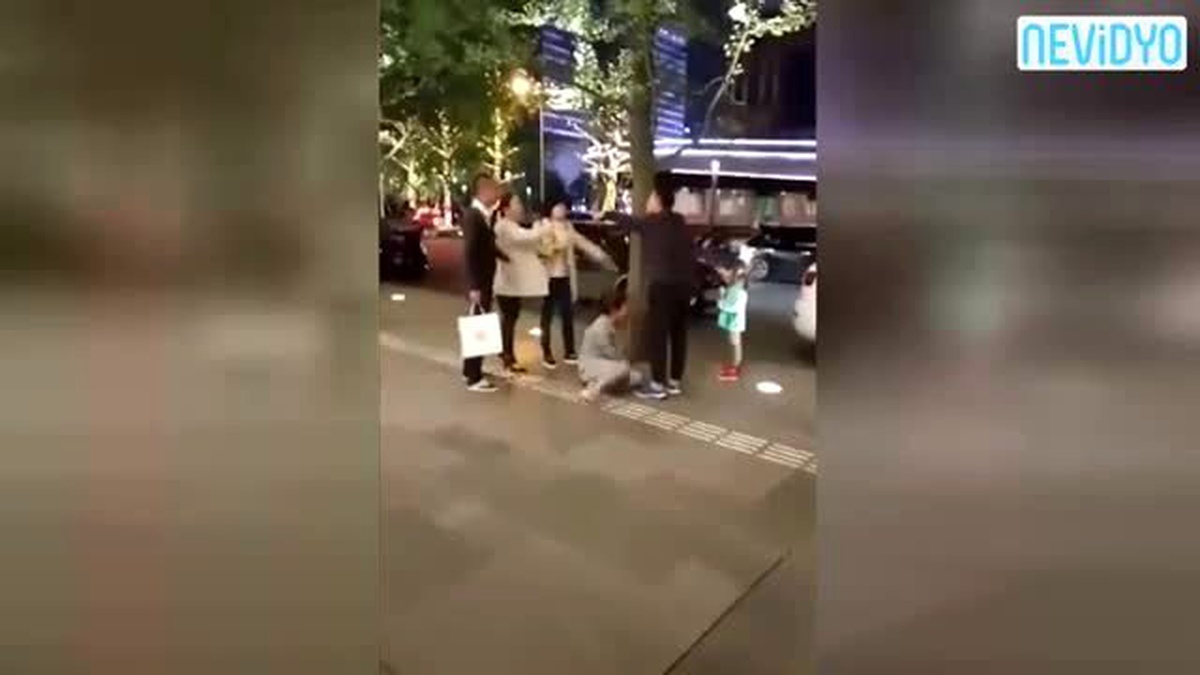 Aldatan Karısının Sokak Ortasında Dövdü