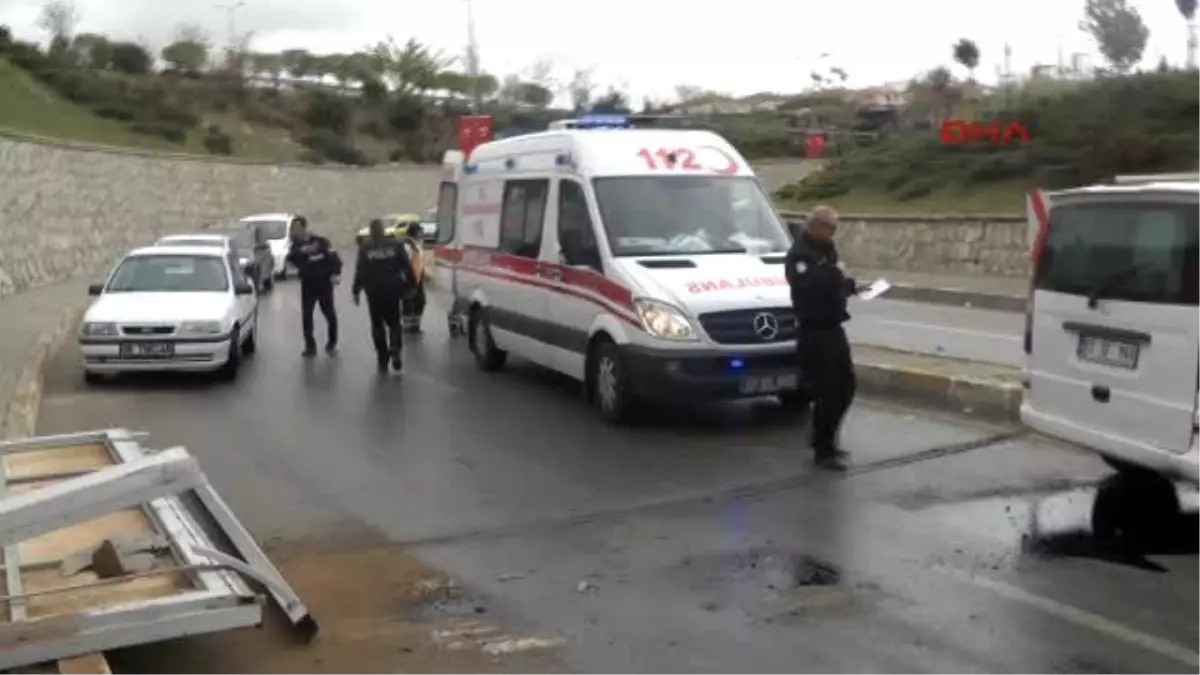 Ankara\'da Minibüs Yüksekten Uçtu: 1 Yaralı