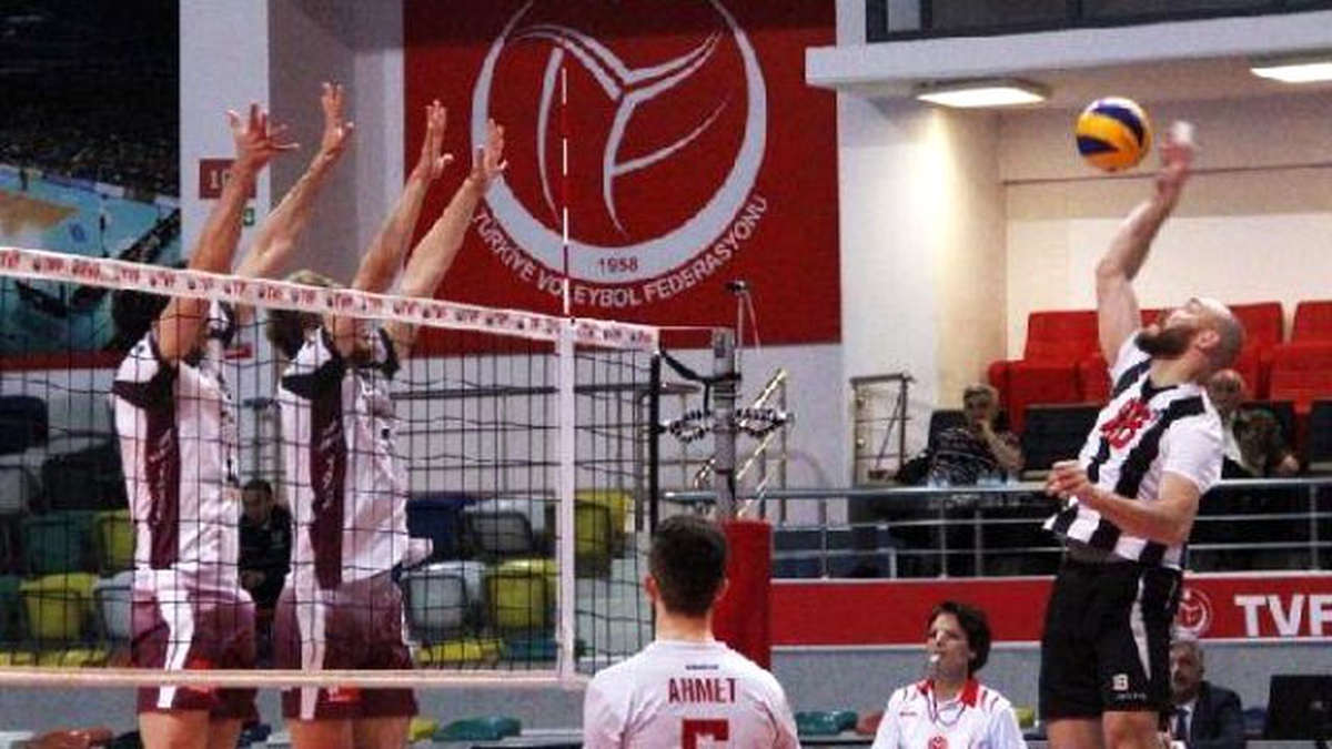 Bornova Anadolu Lisesi-Beşiktaş: 3-2 (Erkekler 1\'inci Lig Voleybol Play Out Maçları)