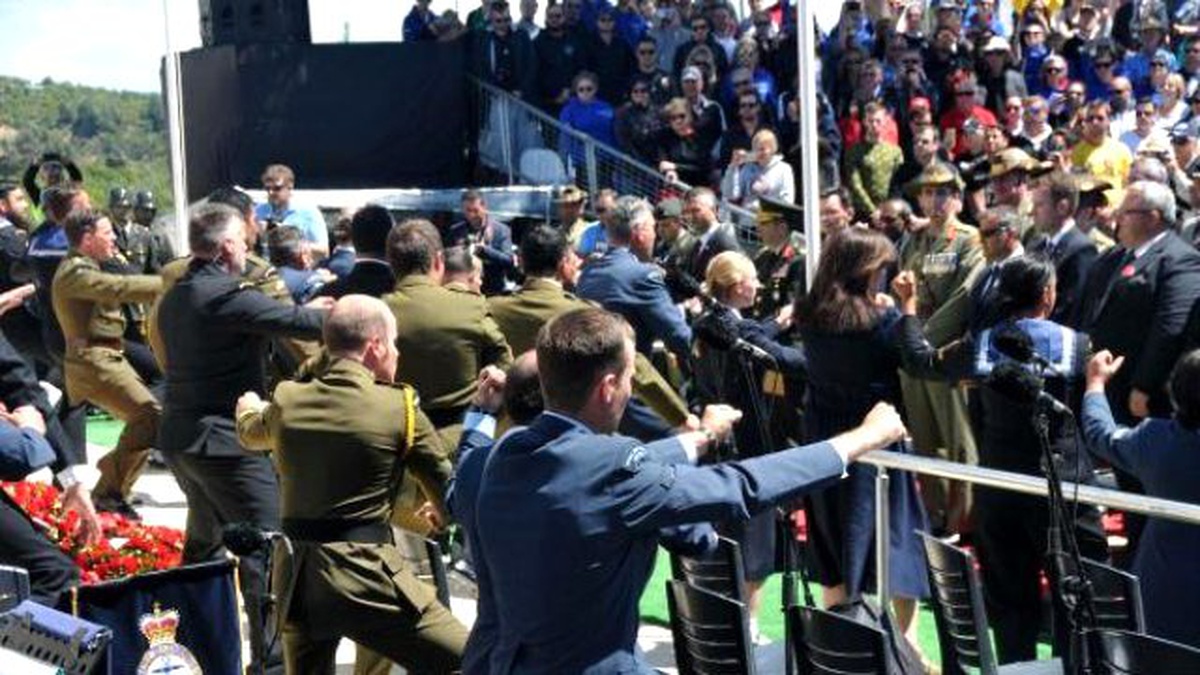 Çanakkale Anzak Koyu\'nda, 101 Yıl Önceyi Andılar (2)