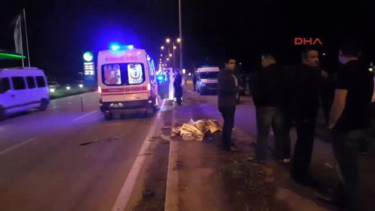 Düzce - Kamyonun Çarptığı 2 Kişiden Biri Öldü, Biri Yaraladı