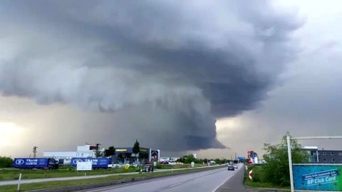 Edirne\'yi Ürperten Kara Bulutlar Sardı