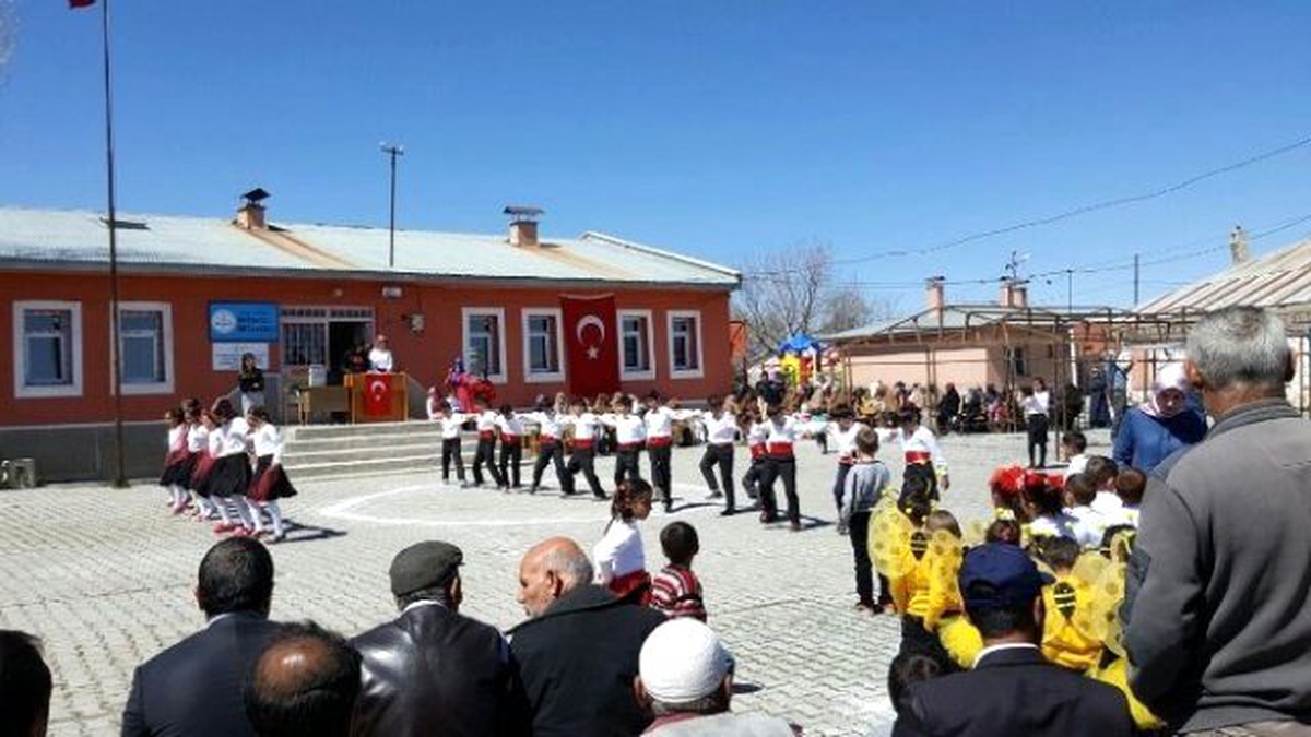 Er-Vak Gençlik\'ten 23 Nisan Sürprizi