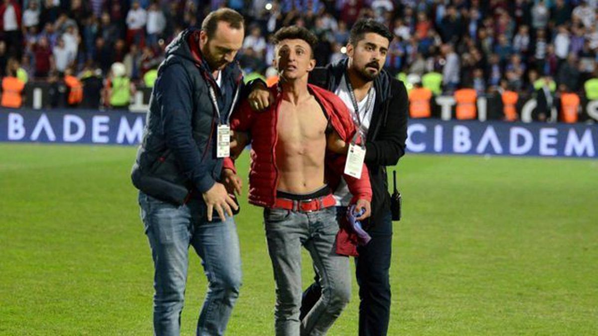 Hakeme Saldıran Genç: Hakem Hatalarına Kızdım, Tepki Gösterdim