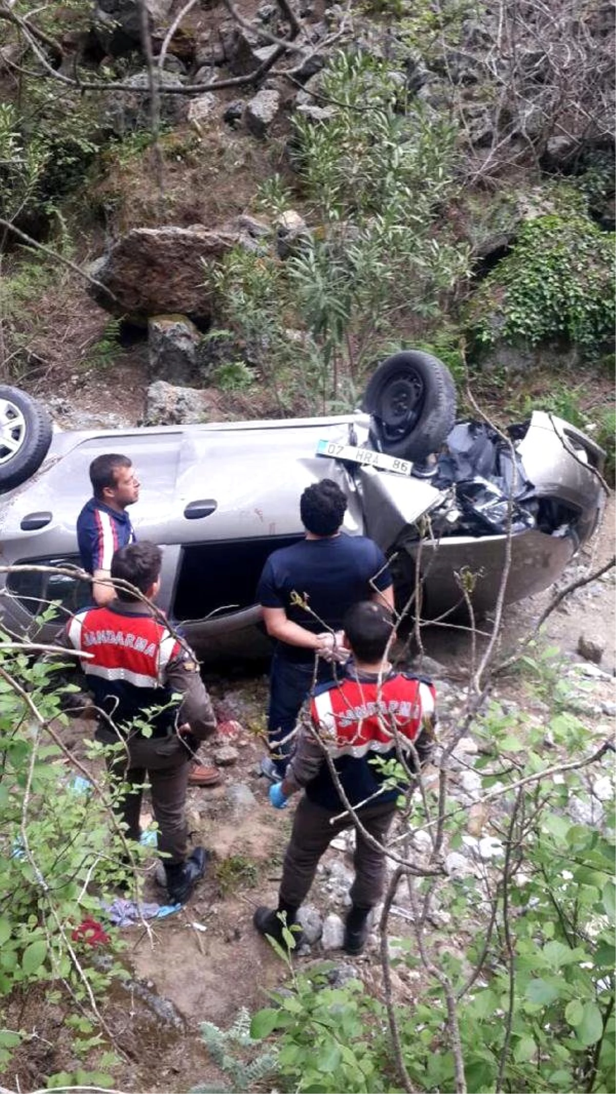 Hollandalılar Otomobille Uçuruma Yuvarlandı: 1 Ölü, 3 Yaralı