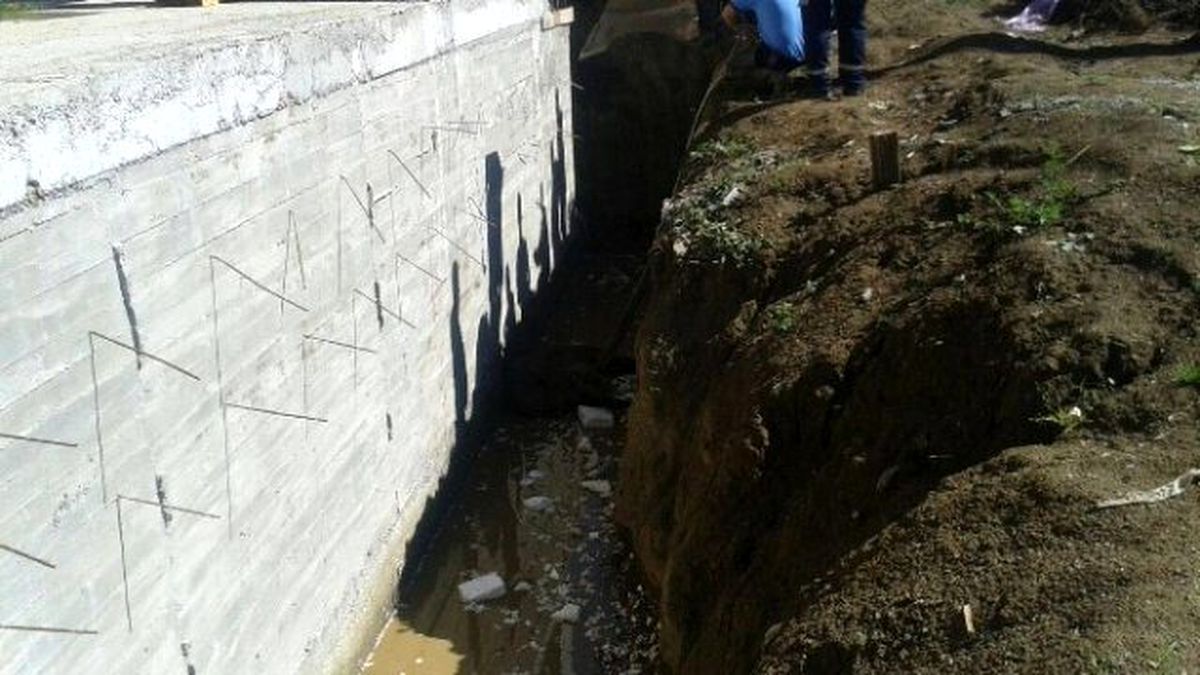 İnşaat Çukuruna Düşen Atı İtfaiye İş Makinesi ile Kurtardı