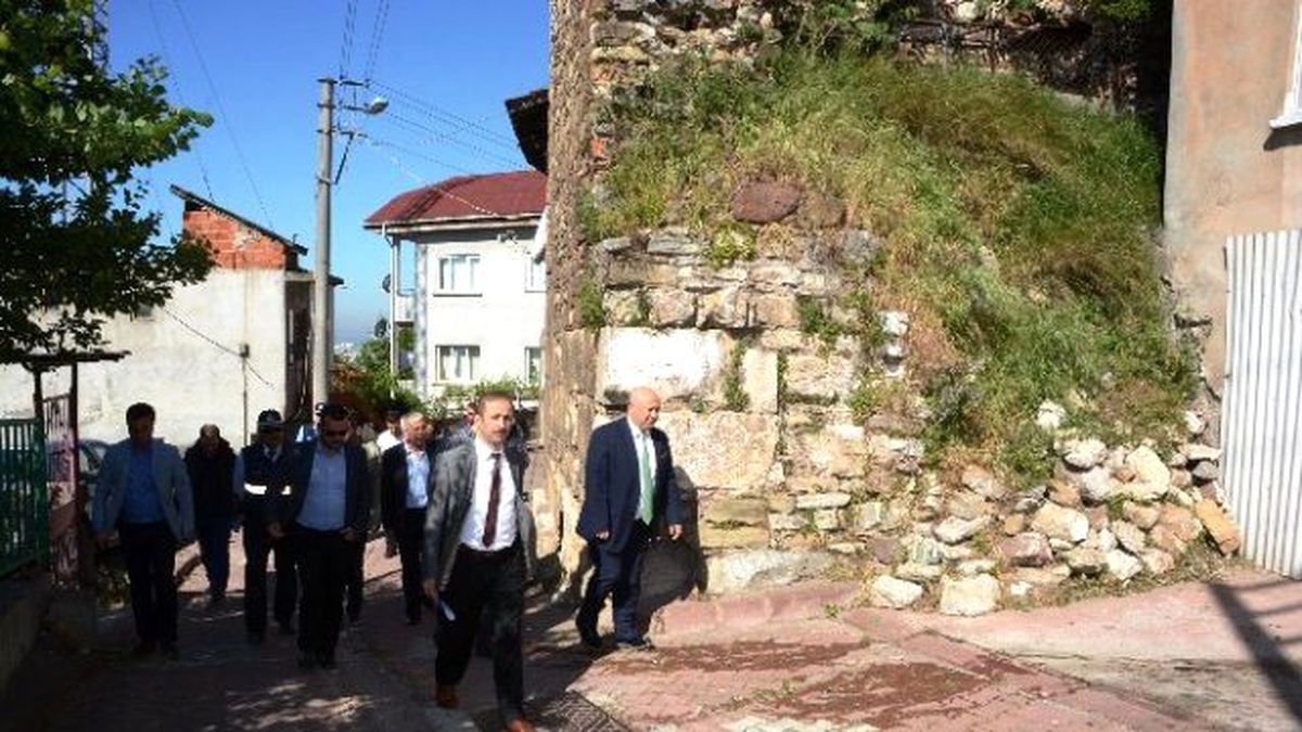 İzmit Belediyesi Mahalle Gezileri Devam Ediyor