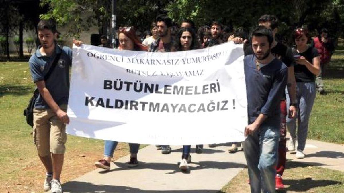 Öğrencilerden Halaylı, Horonlu Eylem