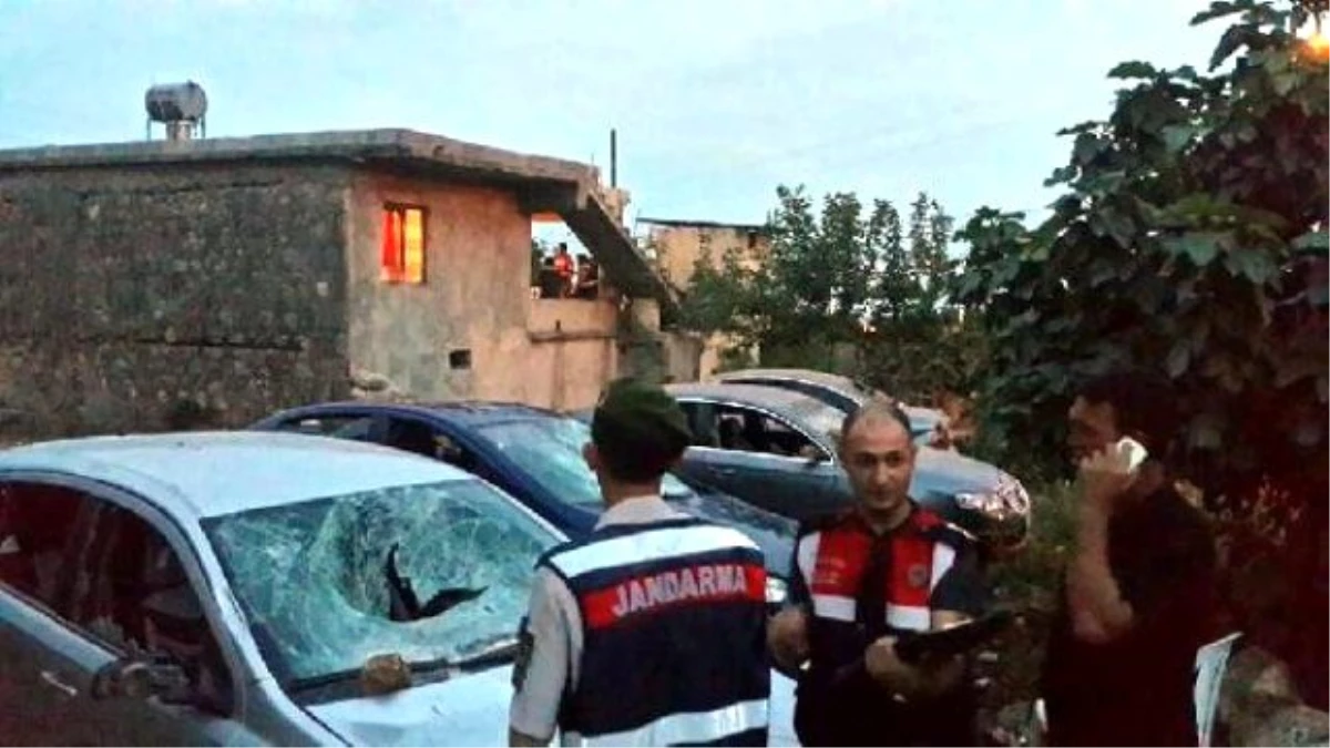 Tarsus\'ta Sokak Kavgasında Ev ve Otomobiller Yakıldı