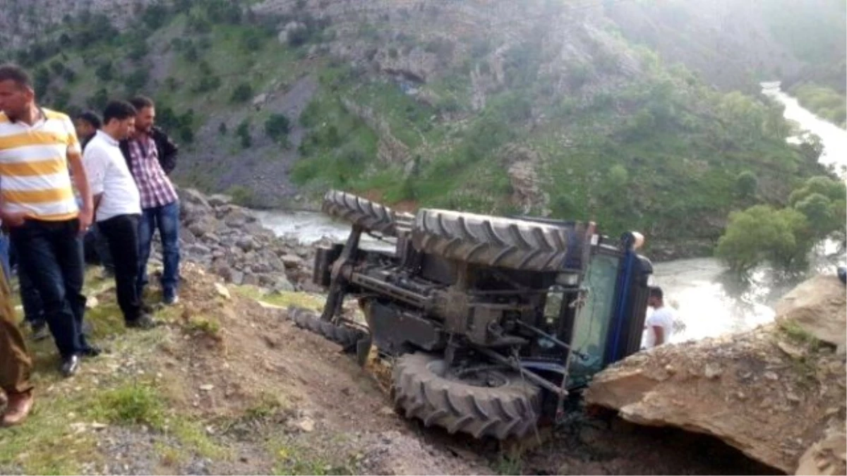 Uludere\'de Traktör Devrildi: 1 Ölü, 2 Yaralı