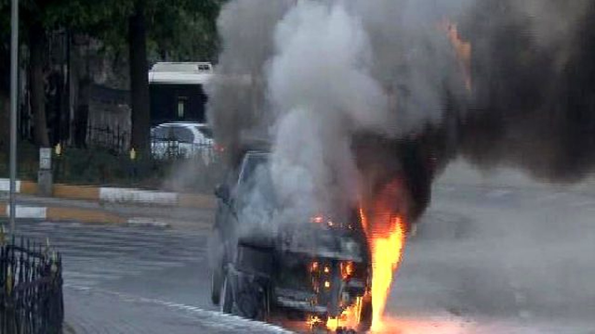 Yanan Aracı Vatandaşlar Böyle Görüntüledi...