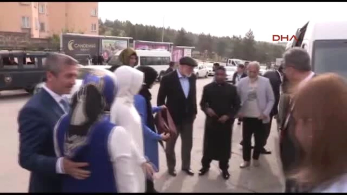 Yusuf İslam ve Sefure Davutoğlu\'ndan Gaziantep\'teki Suriyelilere Ziyaret