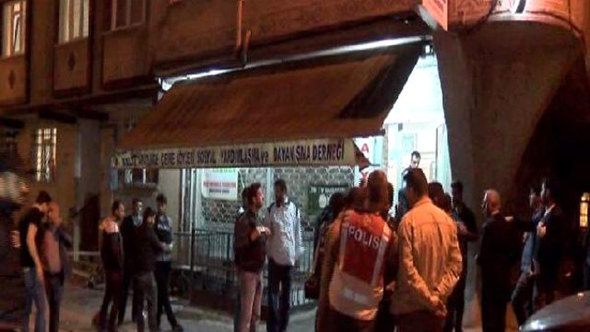 Bahçelievler\'de Toplantı Yapılan Derneğe Patlayıcı Madde Atıldı