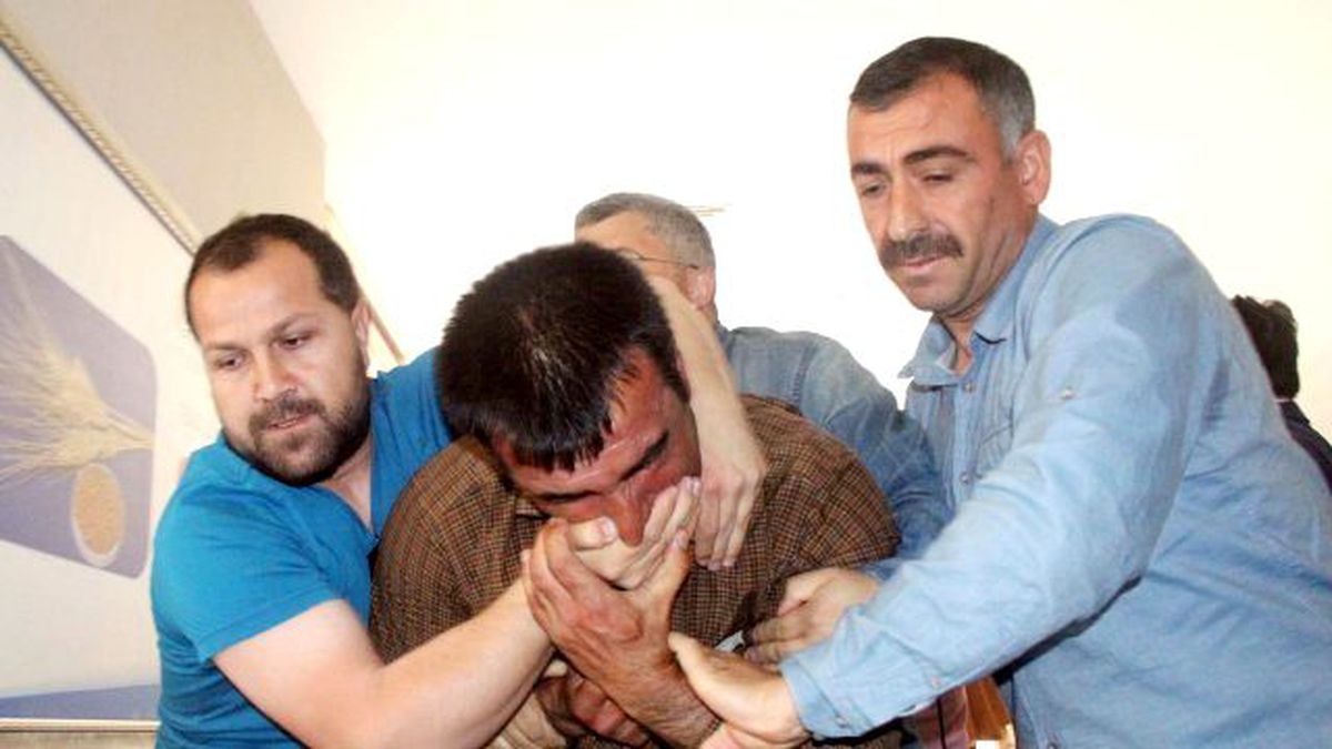 Bakanlara 'İçim Yandı' Diye Bağıran Çiftçiye Gözaltı