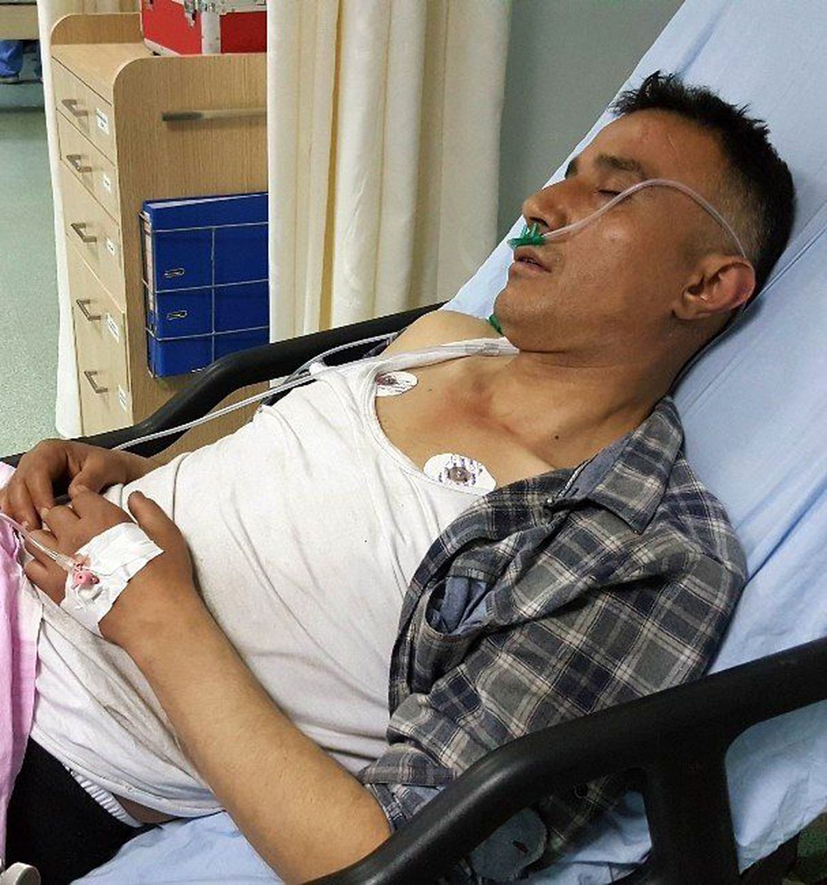 Bastığı Kartonpiyer Çökünce Düşerek Hastanelik Oldu