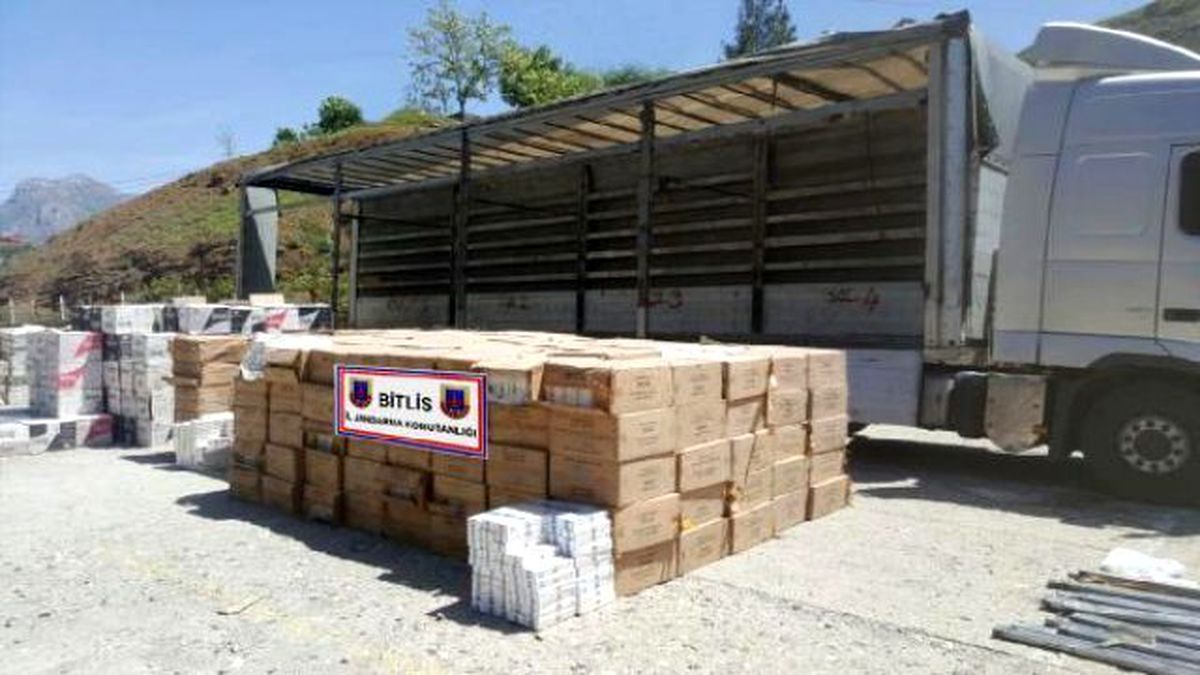 Bitlis\'te 294 Bin 600 Paket Kaçak Sigara Ele Geçirildi