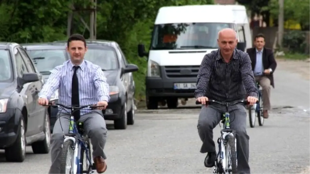 Bu Öğretmenler Okula Bisikletle Gidip Geliyor