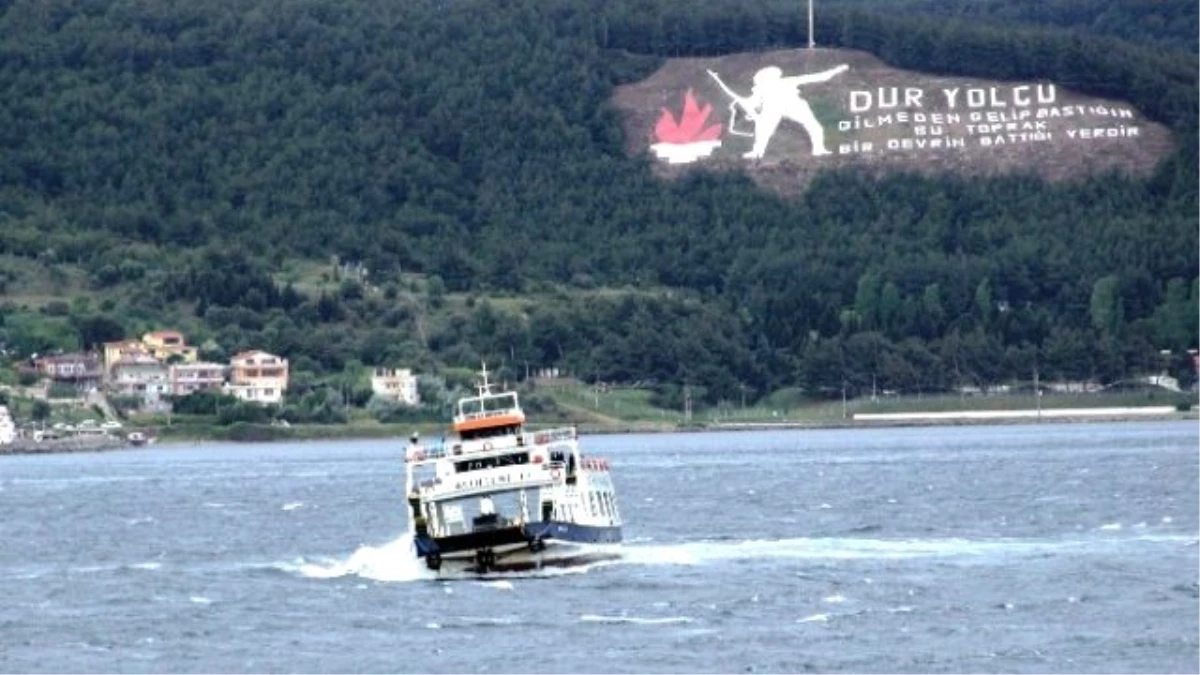 Çanakkale\'de Feribot Seferleri İptal Edildi