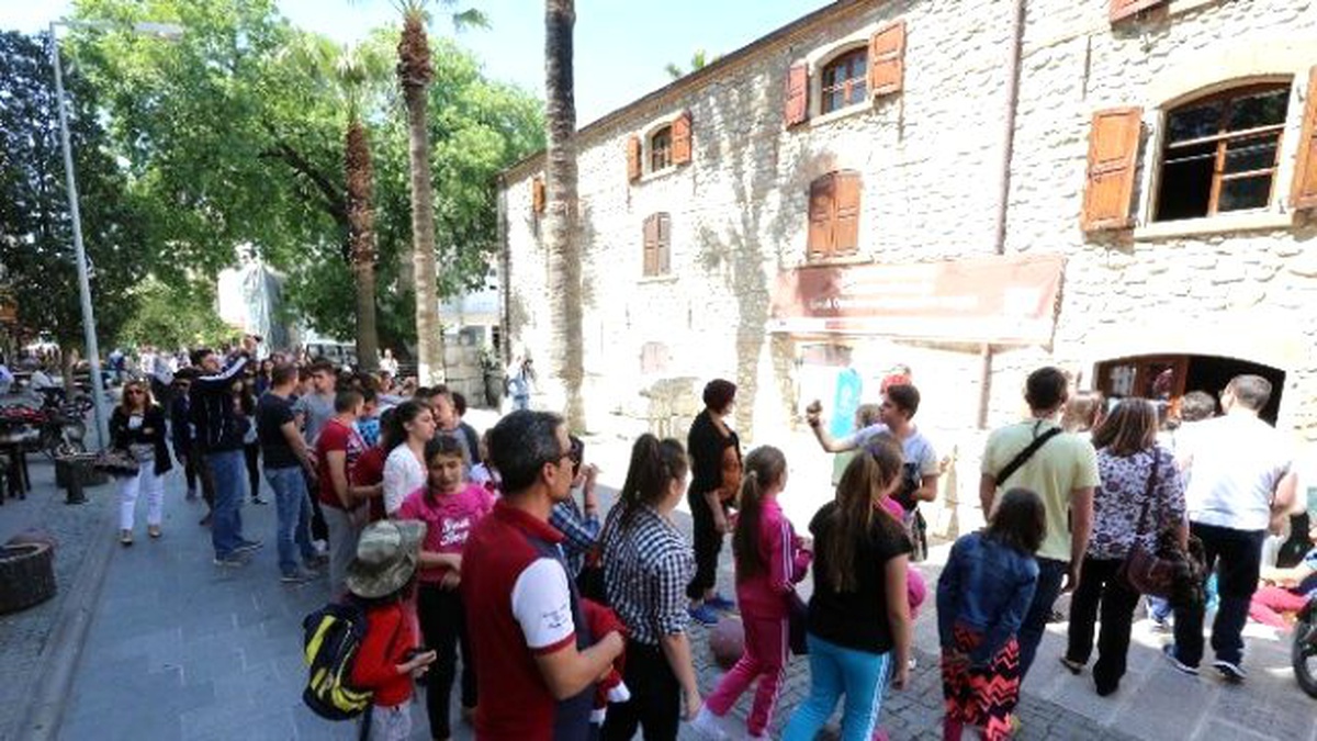 Çocuklar, Eski Oyuncaklarla Geçmişe Gitti