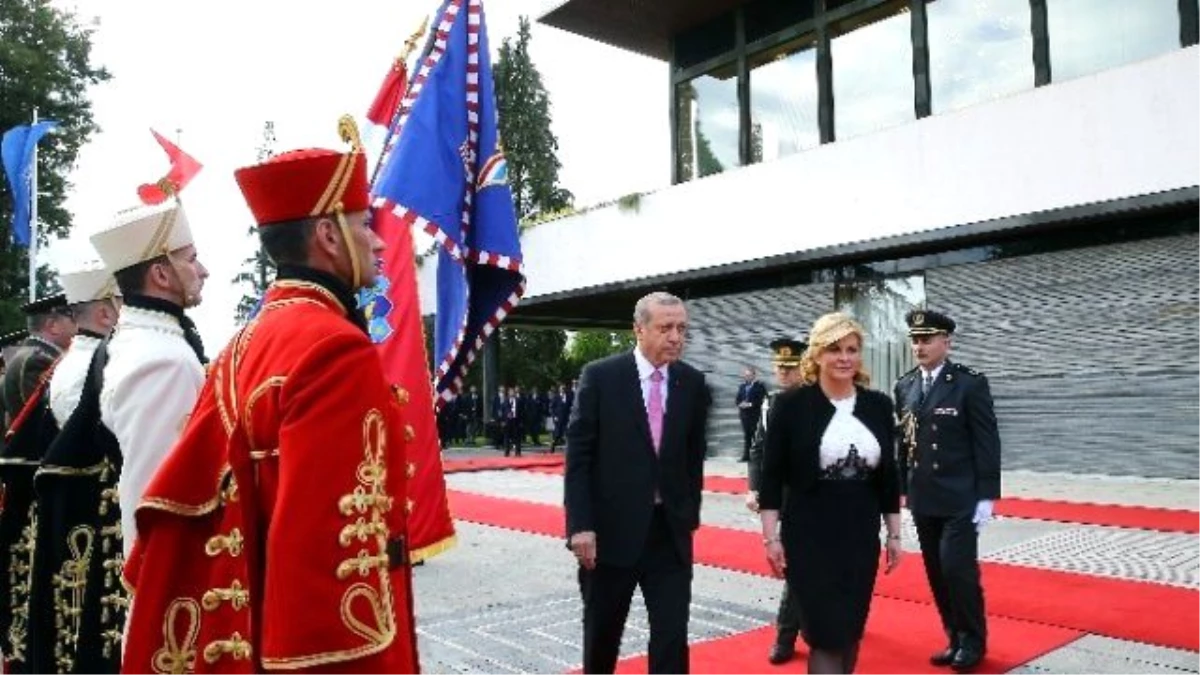 Cumhurbaşkanı Erdoğan, Hırvatistan\'da Resmi Törenle Karşılandı