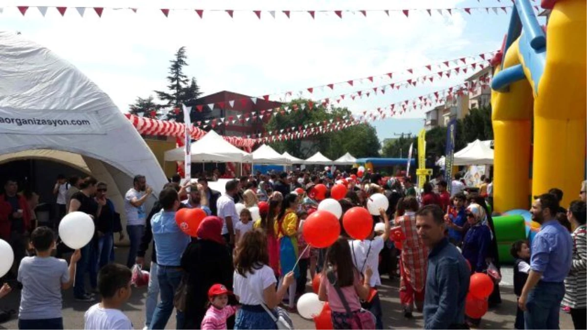 Göçmen Börekçisi Çocuklara Gerçek Bir Bayram Yaşattı