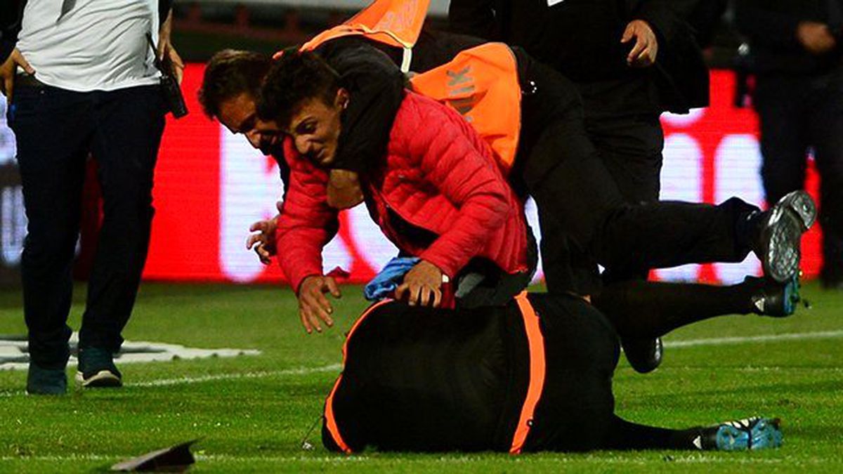 Hakeme Saldıran Taraftarın Aracındaki Bir Tomar Para Dikkat Çekti