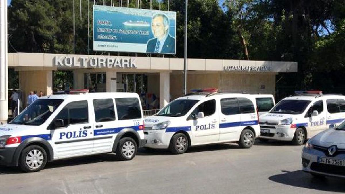 İzmir Polisinden Bomba Tatbikatı