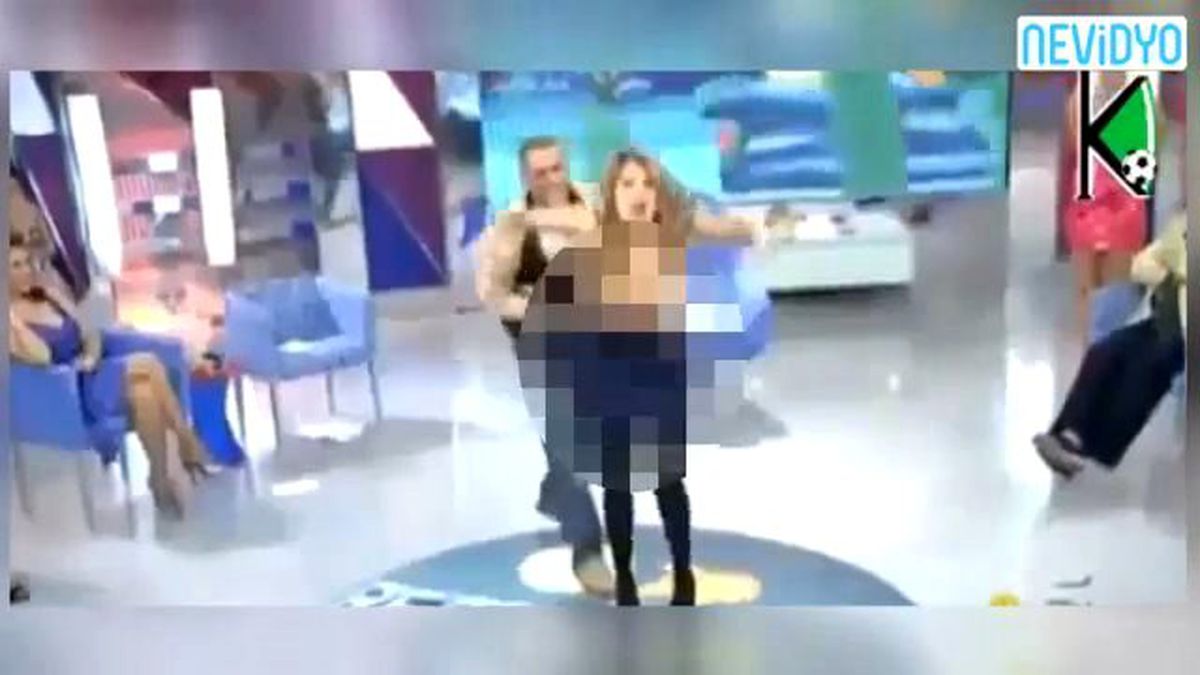 Kadın Sunucuya Şok Hareket! (+18)