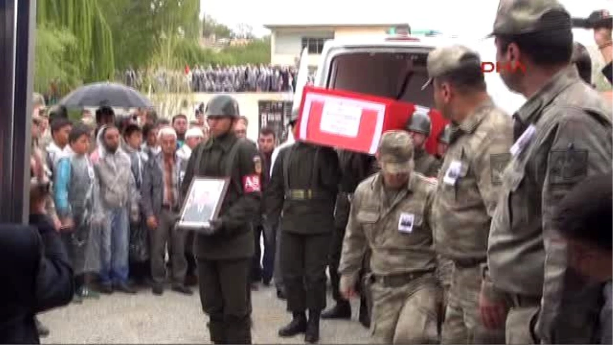 Şehit Asker Mevlüt Çetinkaya, Memleketi Kahramanmaraş\'ta Son Yolculuğuna Uğurlandı