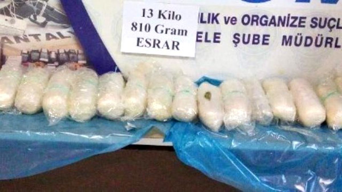 Lüks Araçta 13 Kilogram Esrar Maddesi Ele Geçirildi