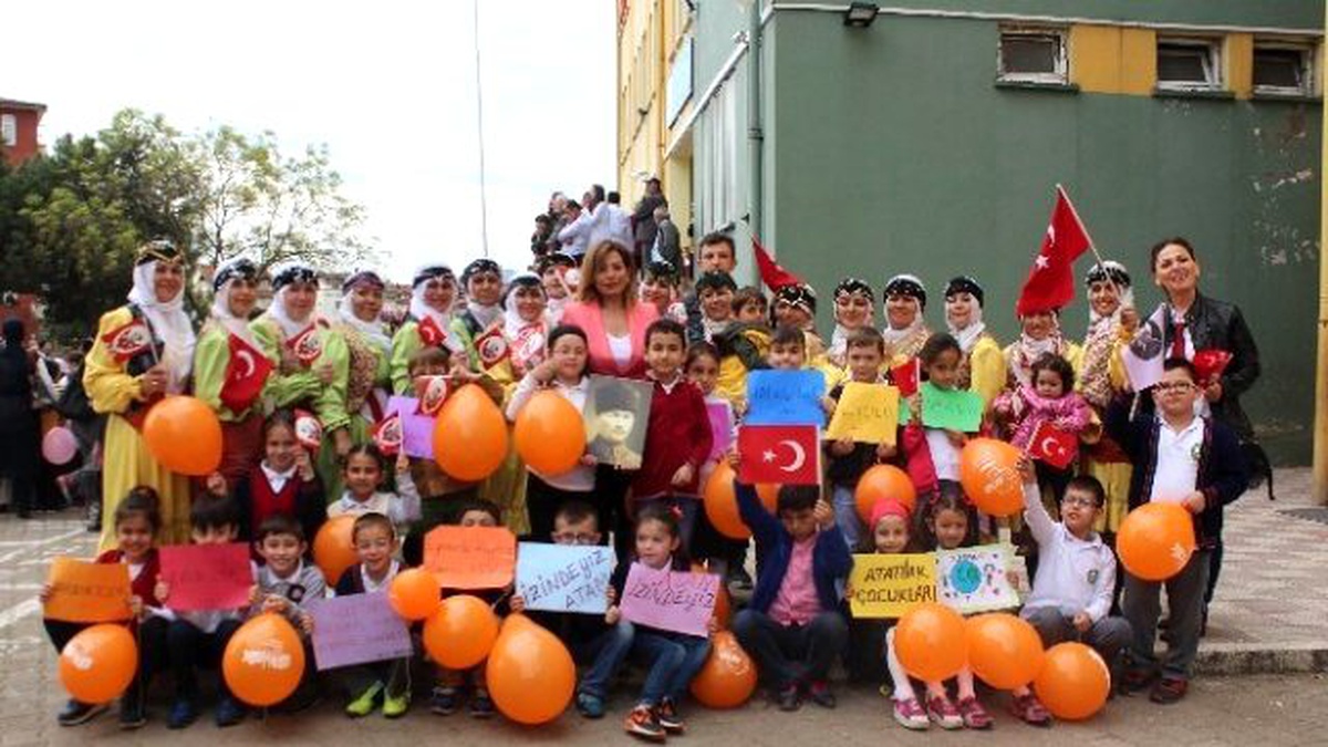 Ordu\'daki 23 Nisan Etkinliğinde Bu Kez Büyükler Oynadı, Küçükler İzledi