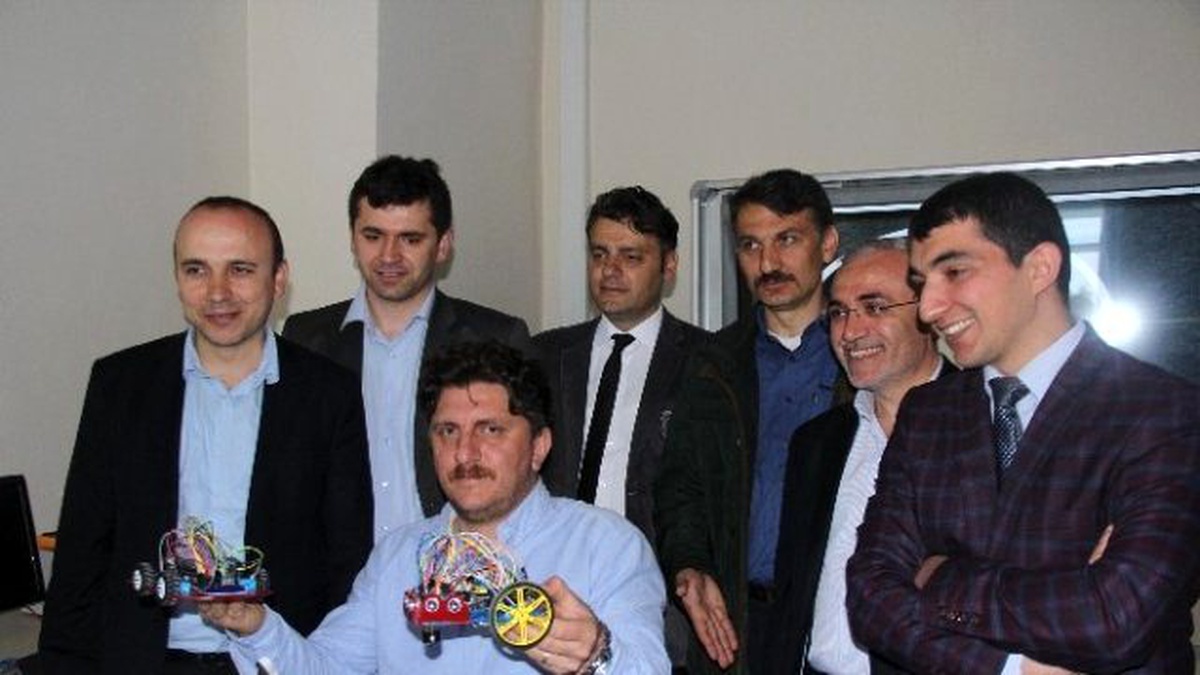 Rize\'de Bir Lise Geliştirdiği Robot Teknolojileri ile Üniversitelere Rakip Oldu