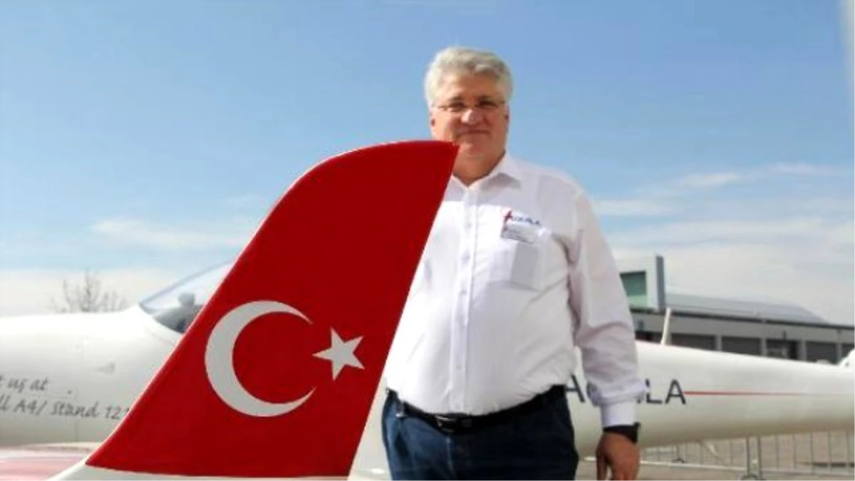 Satın Aldığı Uçak Firmasıyla, Almanya\'da Türk Bayraklı Şov