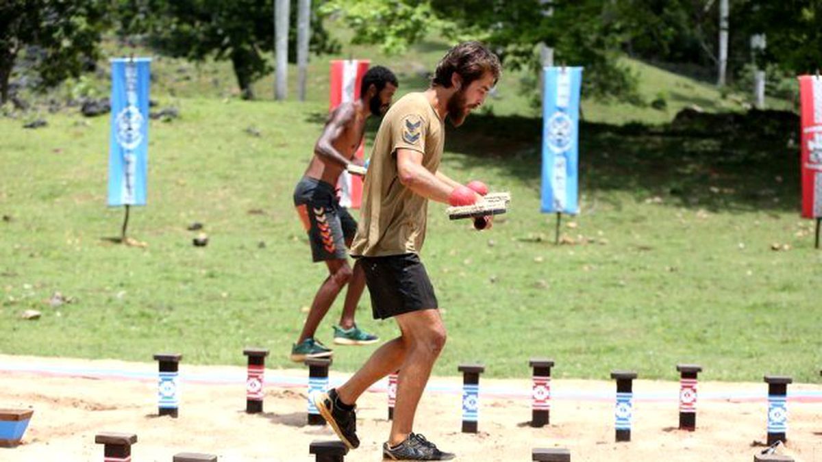 Survivor, Kırgın Çiçekler ve Paramparça'ya Boyun Eğdirdi