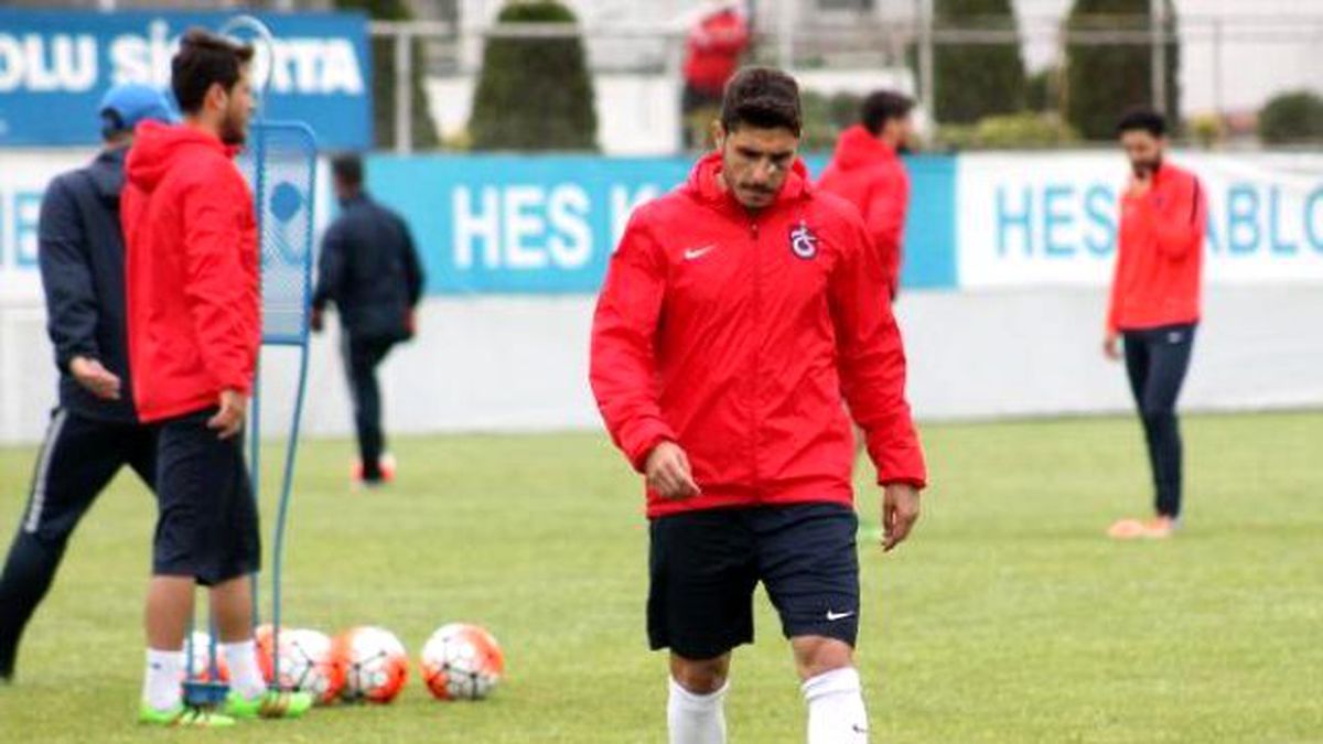 Özer Hurmacı, Kadro Dışı Kararına İtiraz Ederek Antrenmana Çıktı