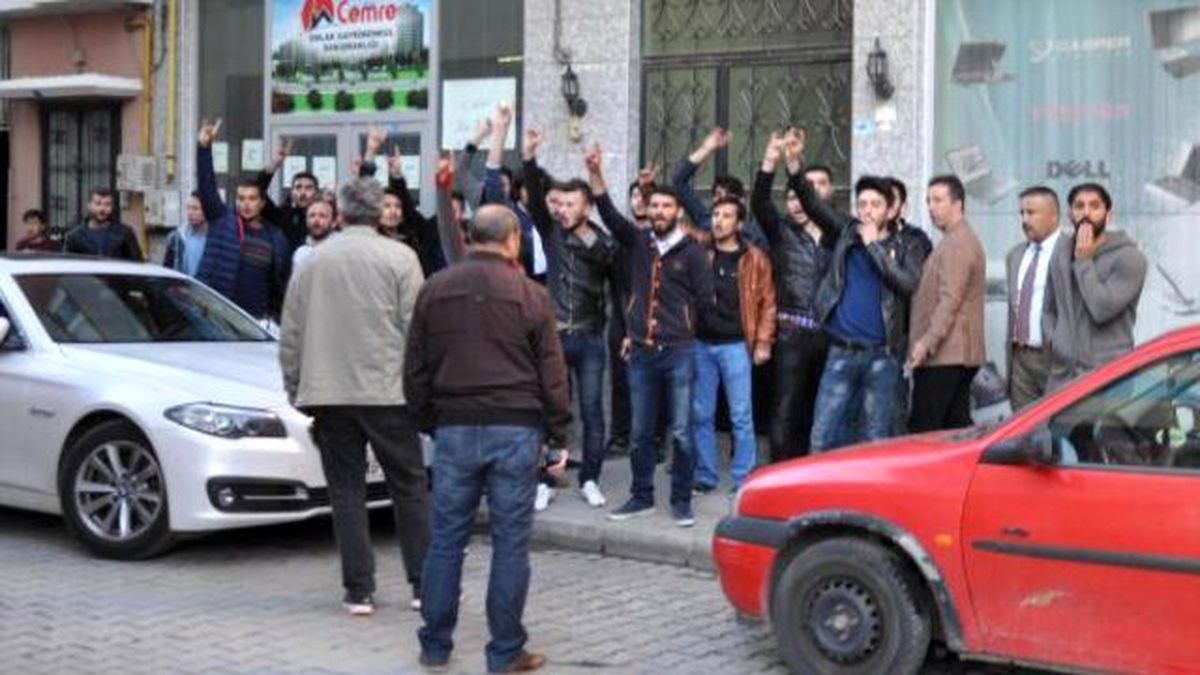 Uşak\'ta Karşıt Görüşlü İki Grup Arasında Gerginlik