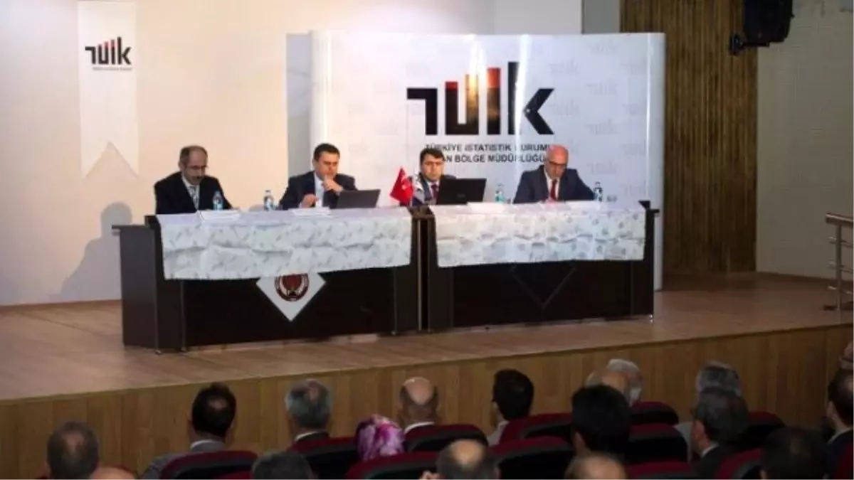 Vali Taşyapan, Tüik\'in \'Eğitim ve İstatistik\' Paneline Katılı